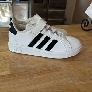 Adidas Grand Court 2.0 Little kid Unisex Sneakers Size 13k